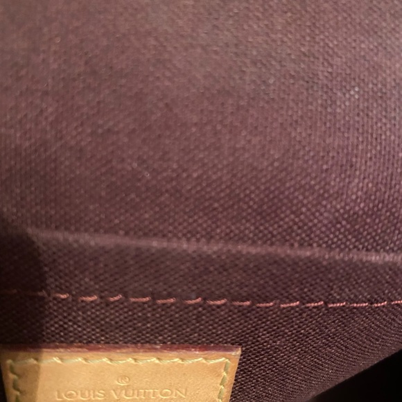 Favorite Crossbody - Picture 2 of 12